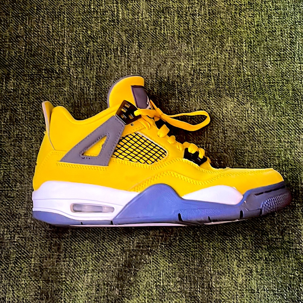 Air Jordan 4 Lightning